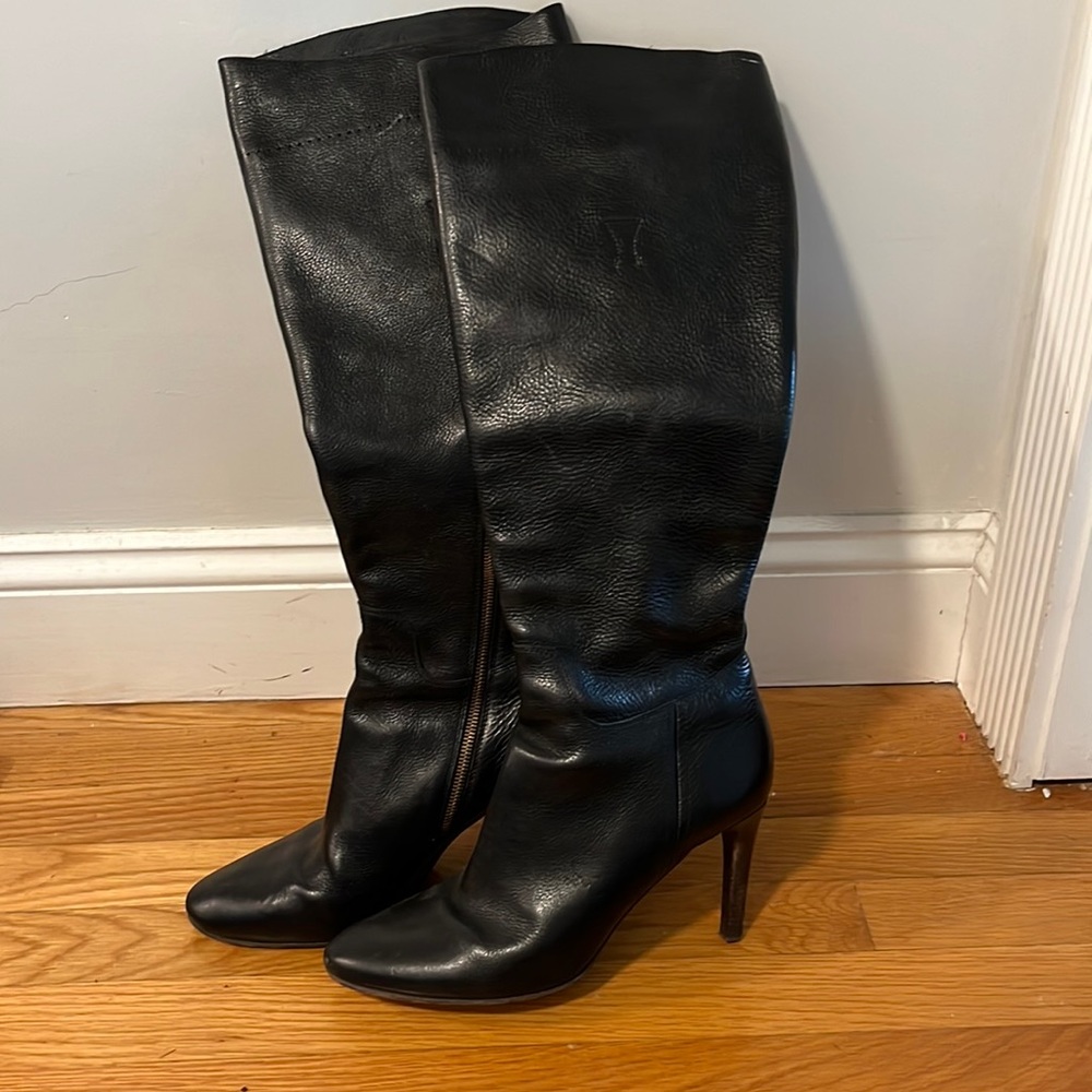 Burberry black leather boots - W41